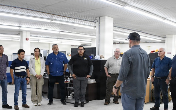 Yuma Proving Ground and Arctic Regions Command Groups visit Tropic Regions