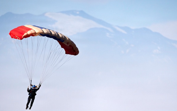 U.S. Air Force Wings of Blue showcase parachute excellence in Chile
