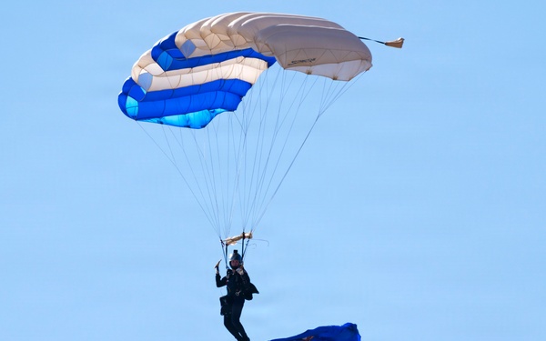 U.S. Air Force Wings of Blue showcase parachute excellence in Chile