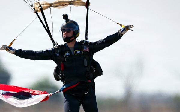 U.S. Air Force Wings of Blue showcase parachute excellence in Chile
