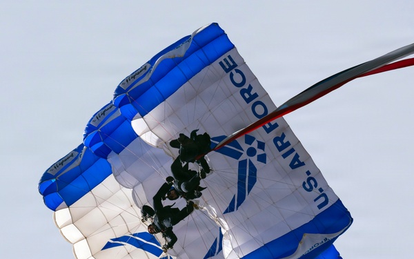 U.S. Air Force Wings of Blue showcase parachute excellence in Chile