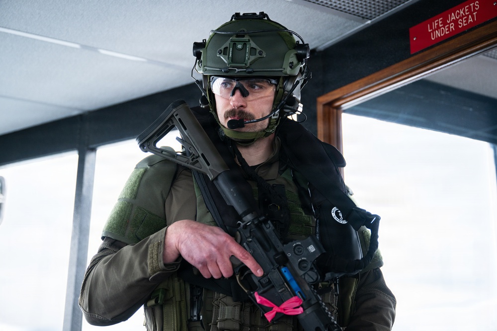 Coast Guard, SWAT and TSA conduct maritime training in Juneau, Alaska