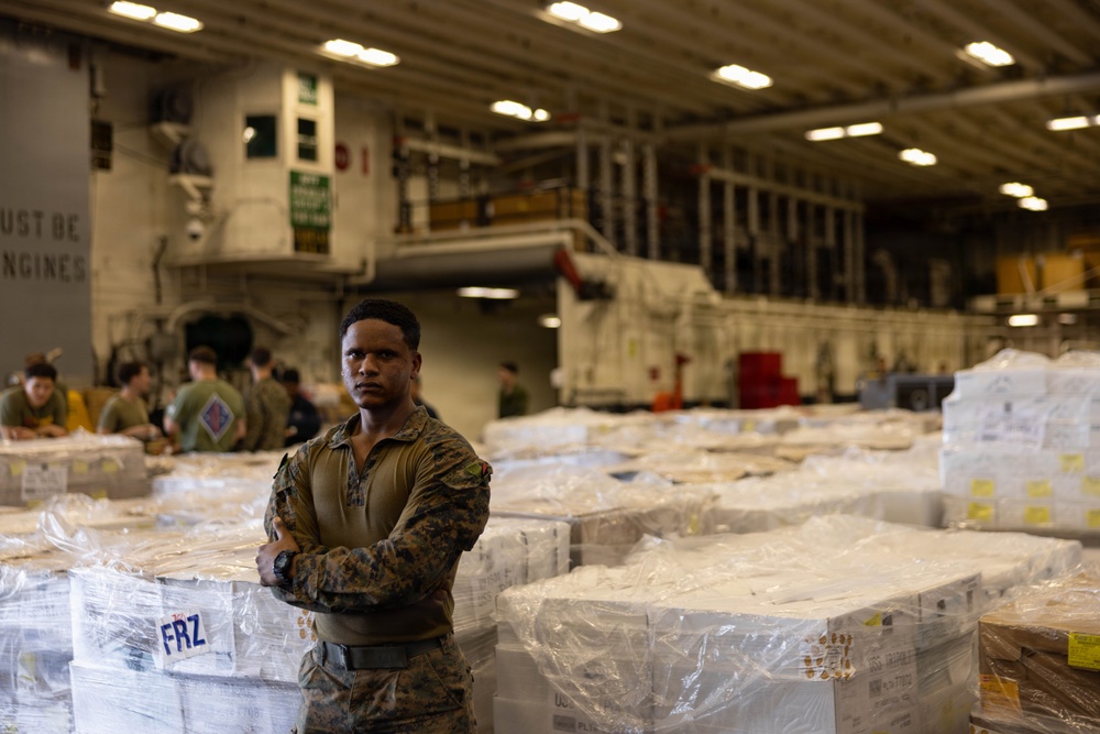 31st MEU | Marines and Sailors resupply at sea