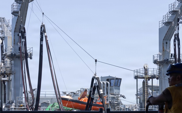31st MEU | Marines and Sailors resupply at sea