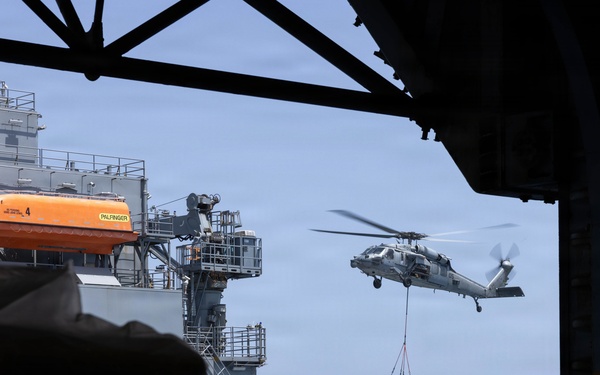 31st MEU | Marines and Sailors resupply at sea