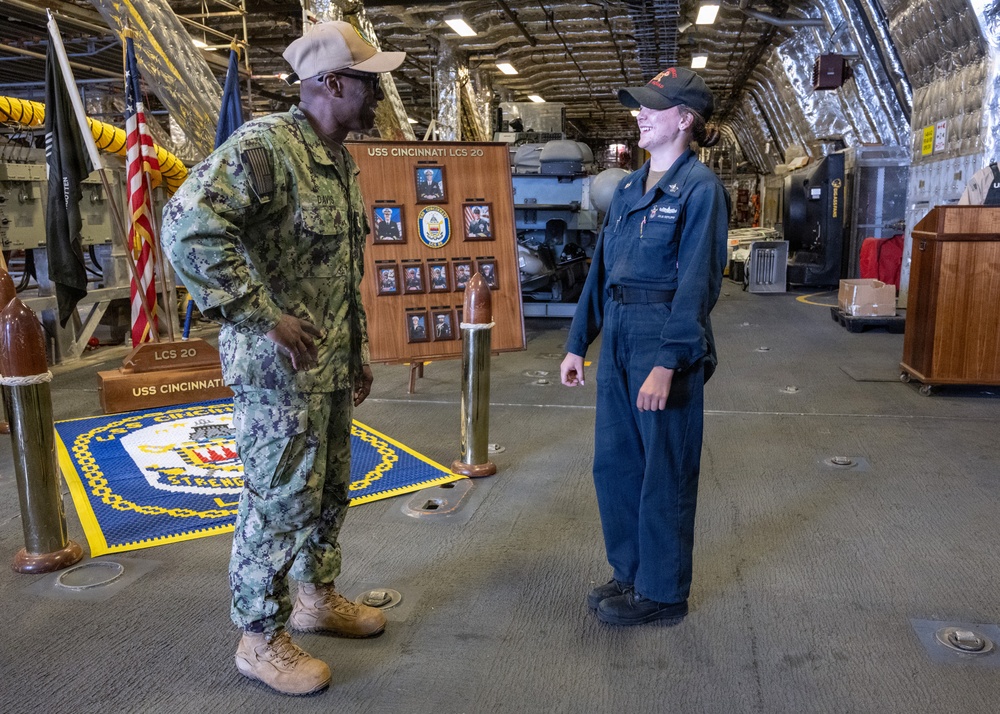 U.S. Pacific Fleet Master Chief Don Davis conducts battlespace circulation in NRSW
