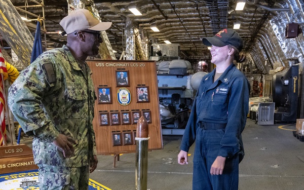 U.S. Pacific Fleet Master Chief Don Davis conducts battlespace circulation in NRSW