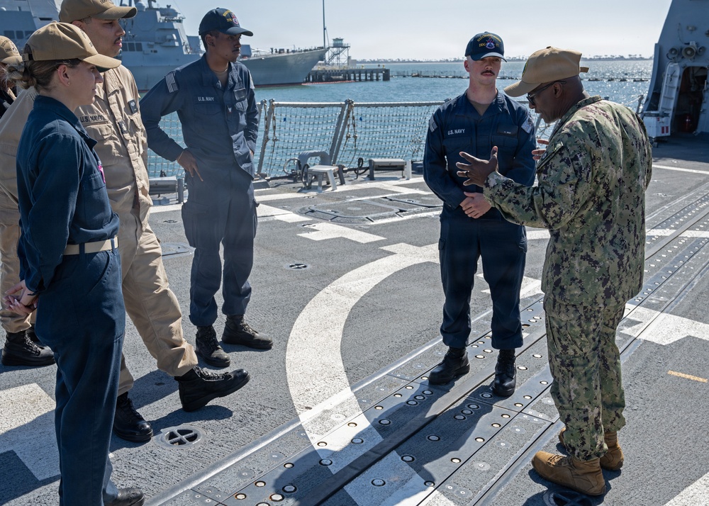 U.S. Pacific Fleet Master Chief Don Davis conducts battlespace circulation in NRSW