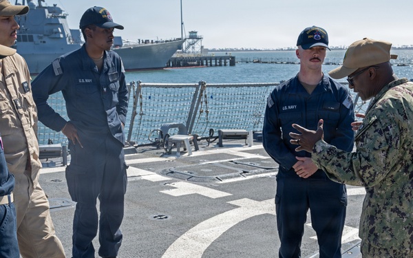U.S. Pacific Fleet Master Chief Don Davis conducts battlespace circulation in NRSW