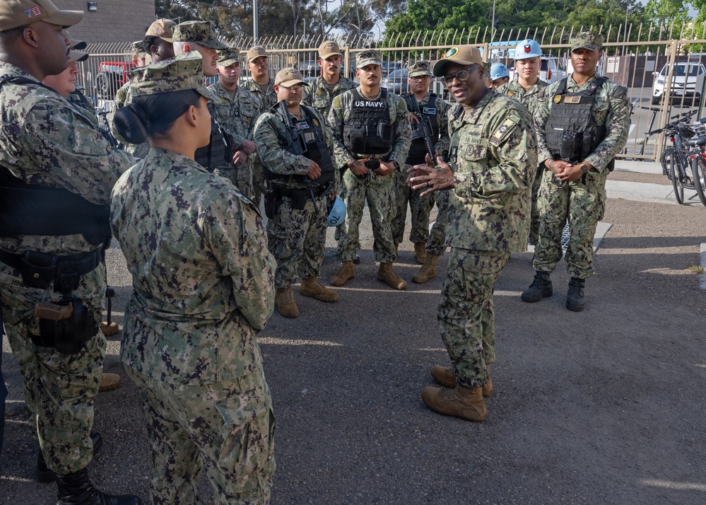 U.S. Pacific Fleet Master Chief Don Davis conducts battlespace circulation in NRSW