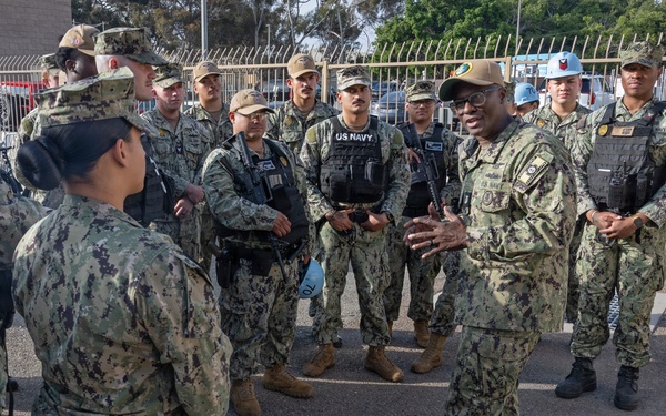 U.S. Pacific Fleet Master Chief Don Davis conducts battlespace circulation in NRSW