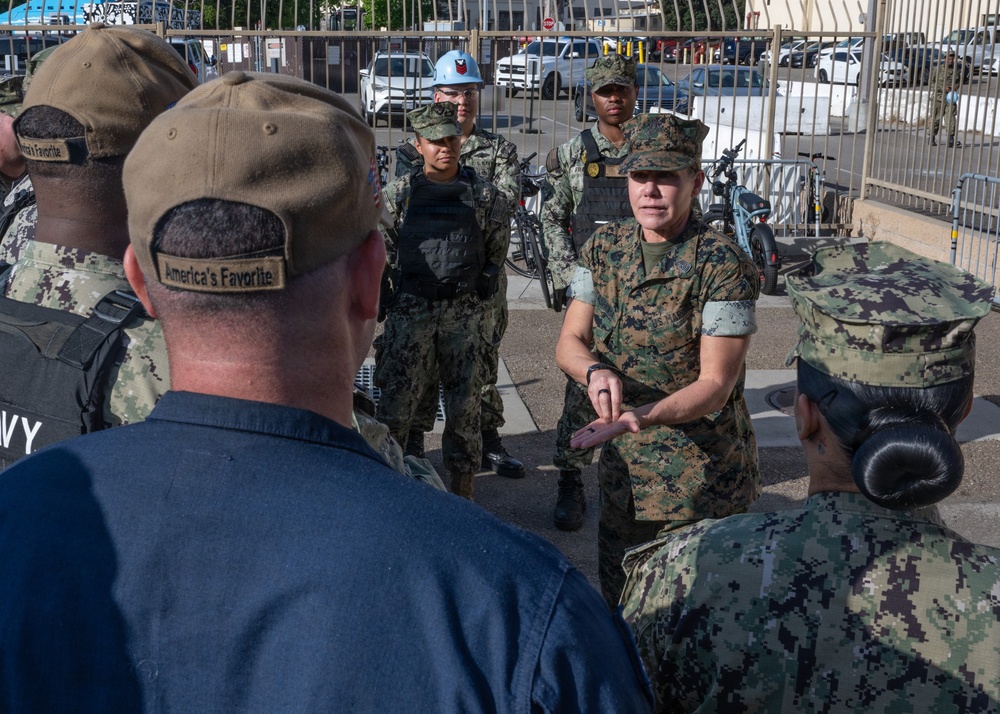 U.S. Pacific Fleet Master Chief Don Davis conducts battlespace circulation in NRSW
