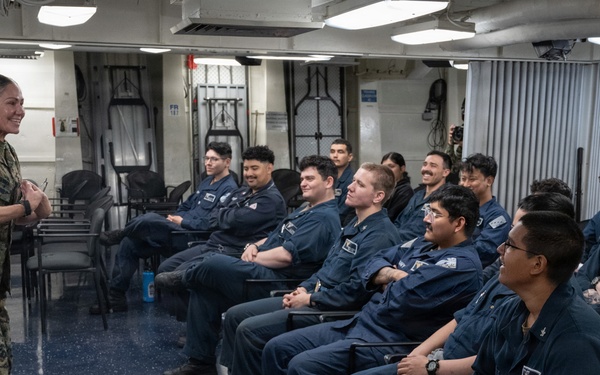 U.S. Pacific Fleet Master Chief Don Davis conducts battlespace circulation in NRSW