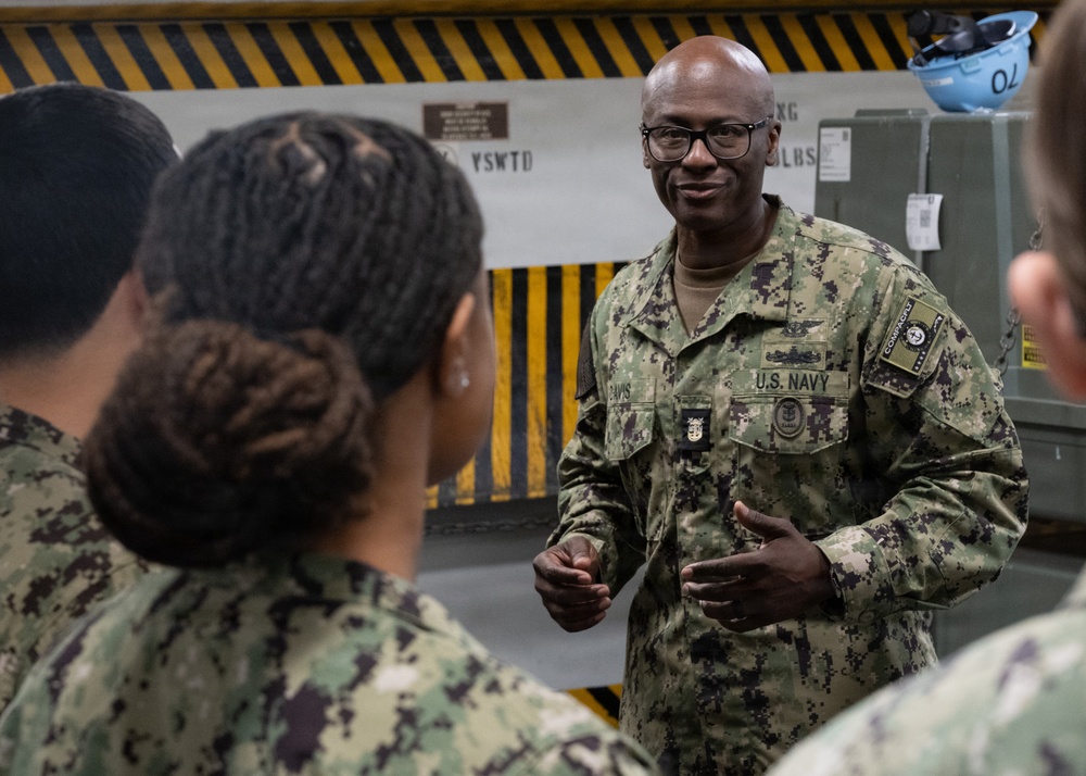U.S. Pacific Fleet Master Chief Don Davis conducts battlespace circulation in NRSW
