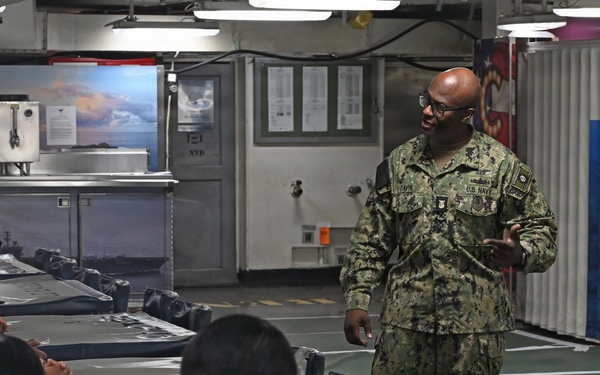 U.S. Pacific Fleet Master Chief Don Davis conducts battlespace circulation in NRSW