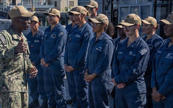 U.S. Pacific Fleet Master Chief Don Davis conducts battlespace circulation in NRSW