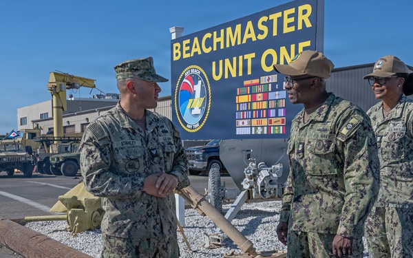 U.S. Pacific Fleet Master Chief Don Davis conducts battlespace circulation in NRSW