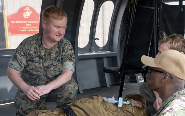 U.S. Pacific Fleet Master Chief Don Davis conducts battlespace circulation in NRSW