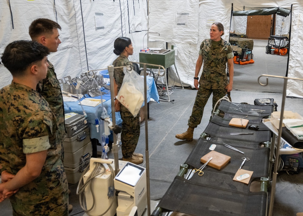U.S. Pacific Fleet Master Chief Don Davis conducts battlespace circulation in NRSW