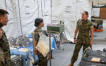 U.S. Pacific Fleet Master Chief Don Davis conducts battlespace circulation in NRSW