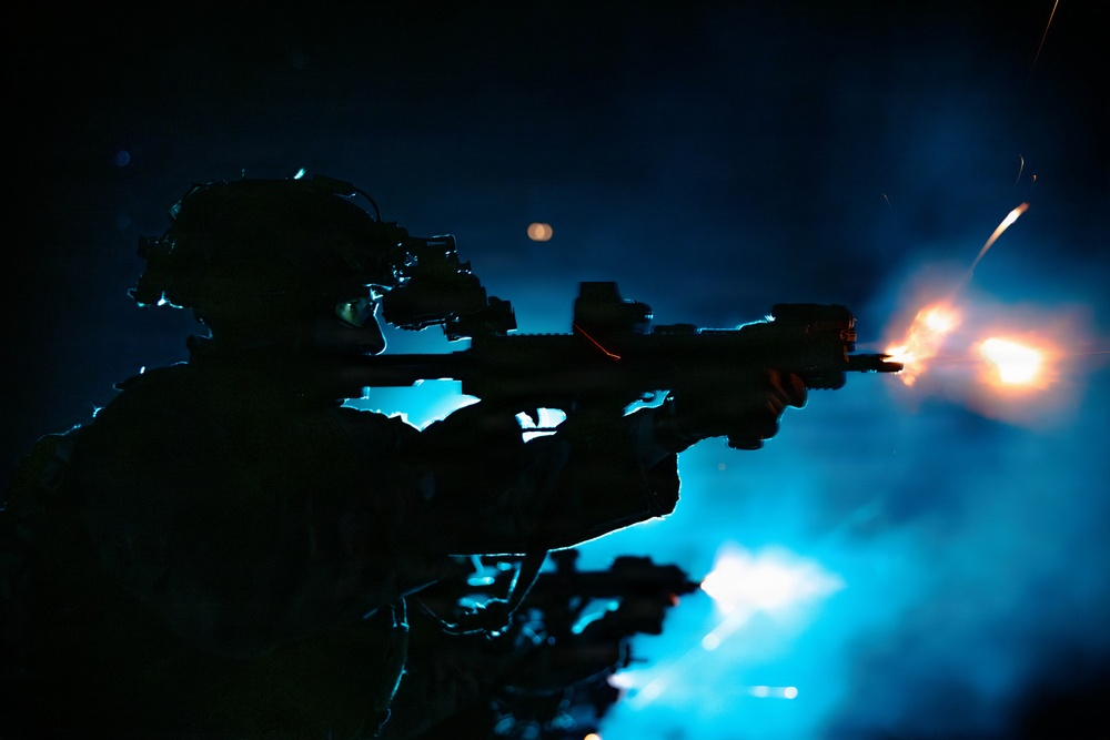 31st MEU | Maritime Raid Force Night Deck Shoot