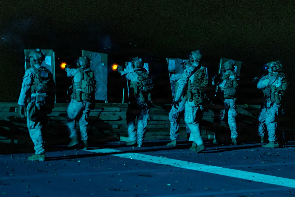 31st MEU | Maritime Raid Force Night Deck Shoot