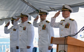 USS Cincinnati Holds Change of Command Ceremony