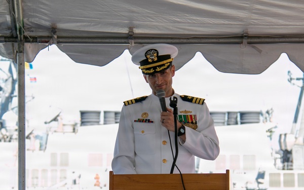 USS Cincinnati Holds Change of Command Ceremony