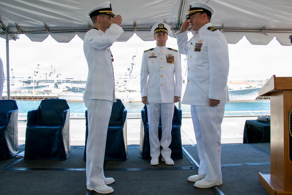 USS Cincinnati Holds Change of Command Ceremony