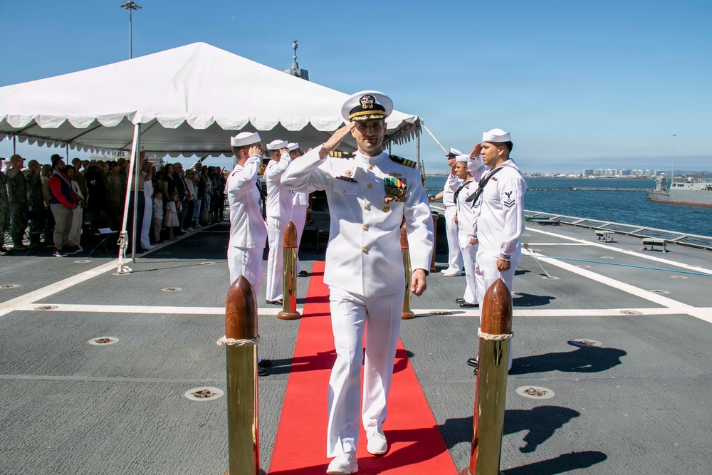 USS Cincinnati Holds Change of Command Ceremony