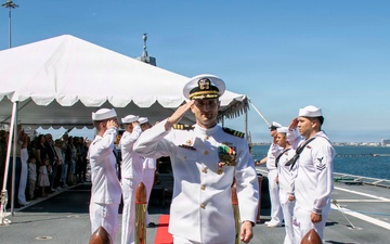 USS Cincinnati Holds Change of Command Ceremony