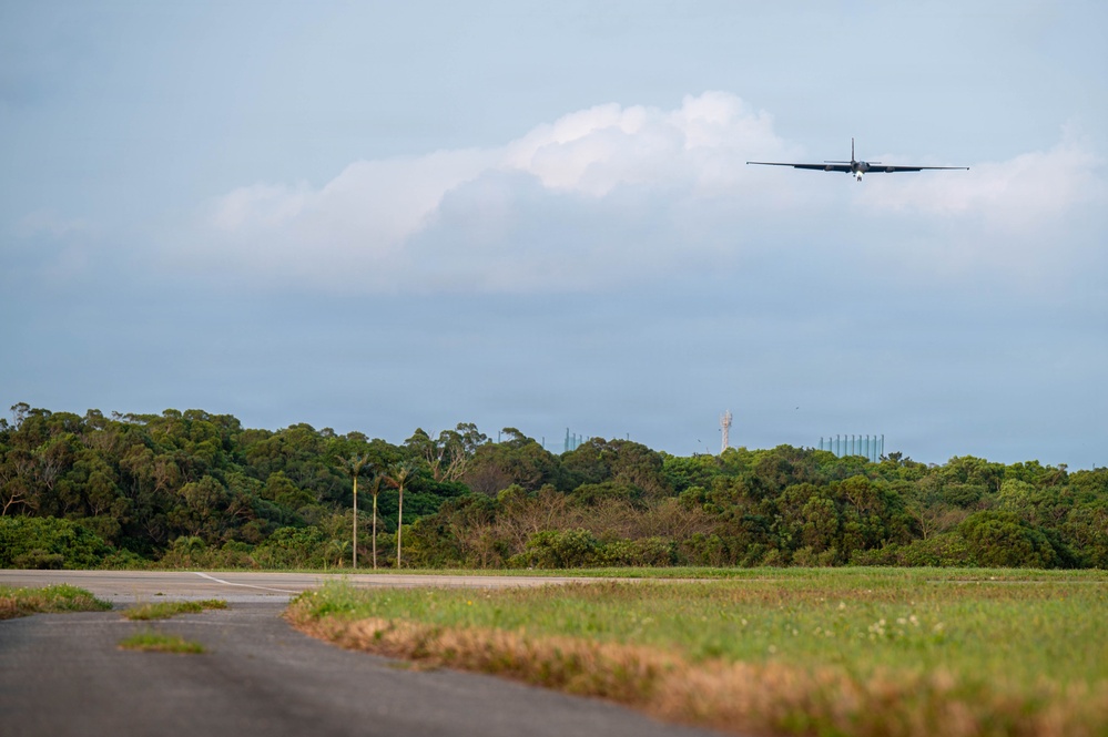 U-2 Dragon Lady lands at Kadena