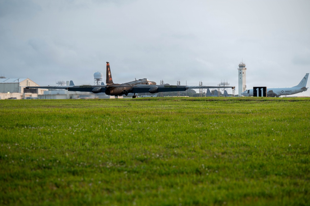 U-2 Dragon Lady lands at Kadena