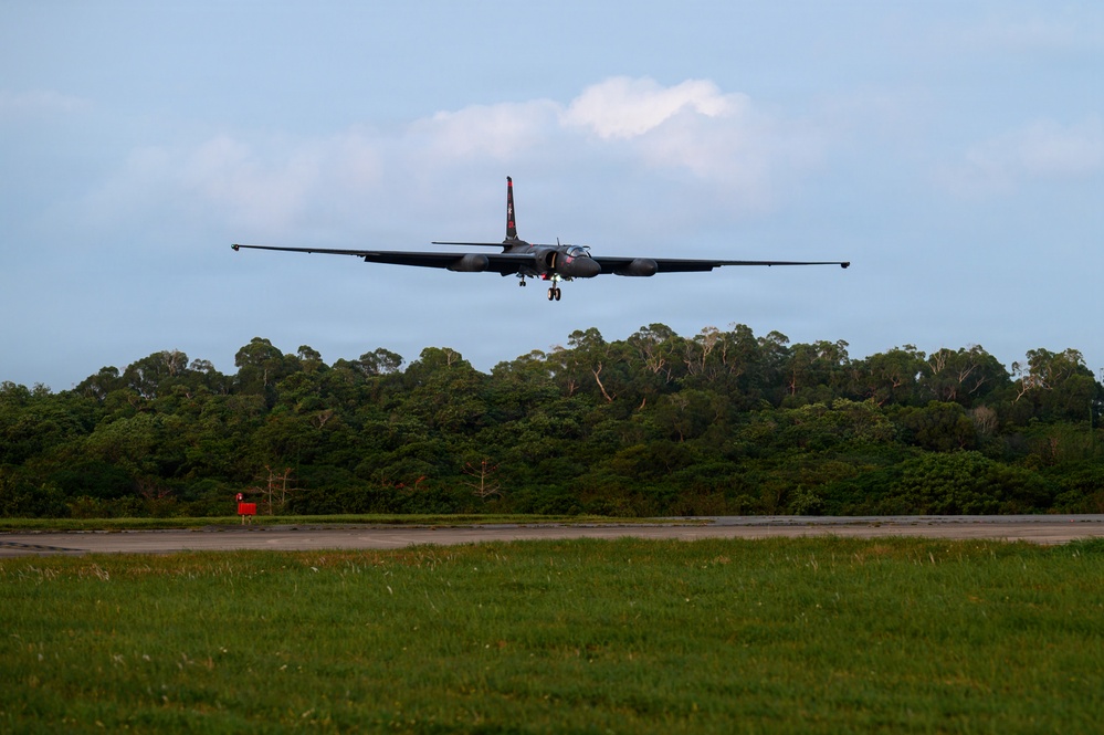U-2 Dragon Lady lands at Kadena