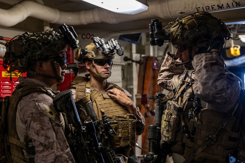 11th MEU Marines Conduct a Quick Reaction Force Drill Aboard USS Portland
