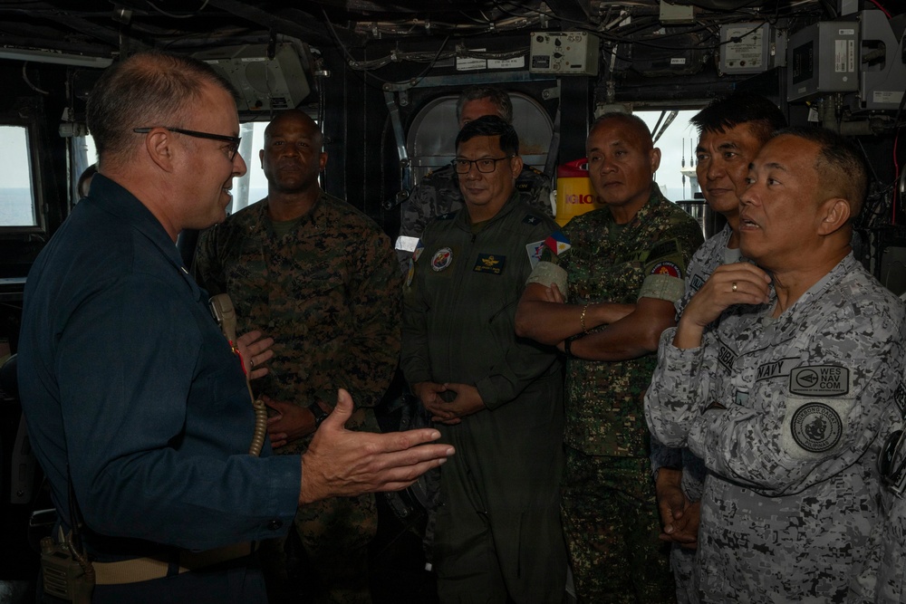Australia, Philippines visit C7F