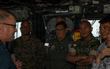 Australia, Philippines visit C7F