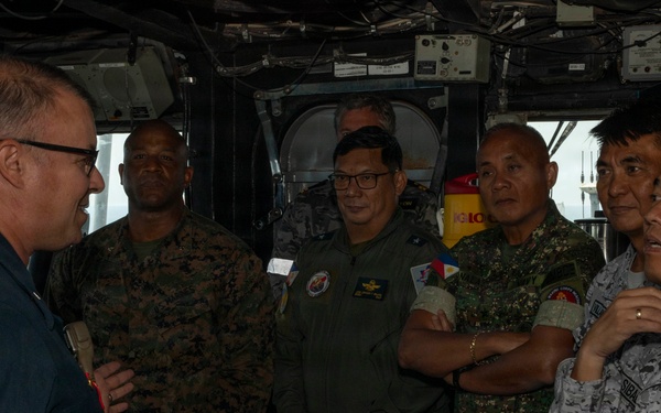 Australia, Philippines visit C7F