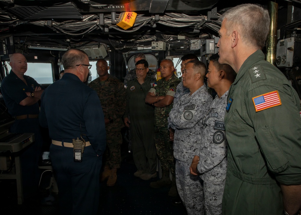 Australia, Philippines visit C7F