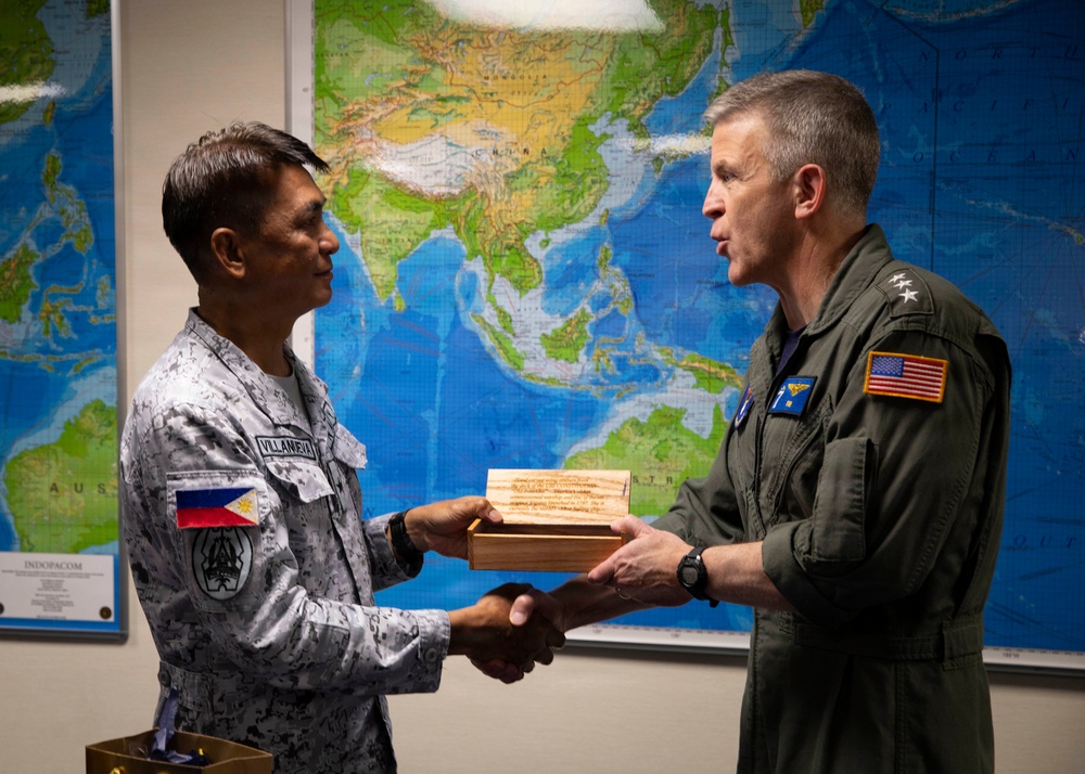 Australia, Philippines visit C7F