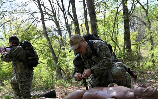 NMRTC Bethesda Sailors Put Their Expeditionary Training to the Test During TCCC Training