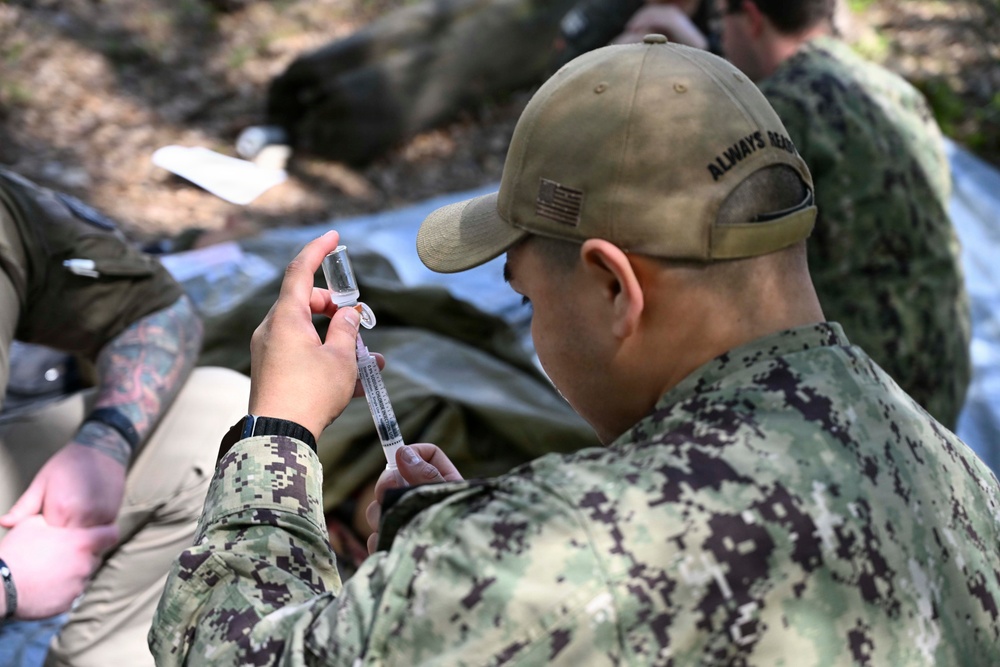 NMRTC Bethesda Sailors Put Their Expeditionary Training to the Test During TCCC Training
