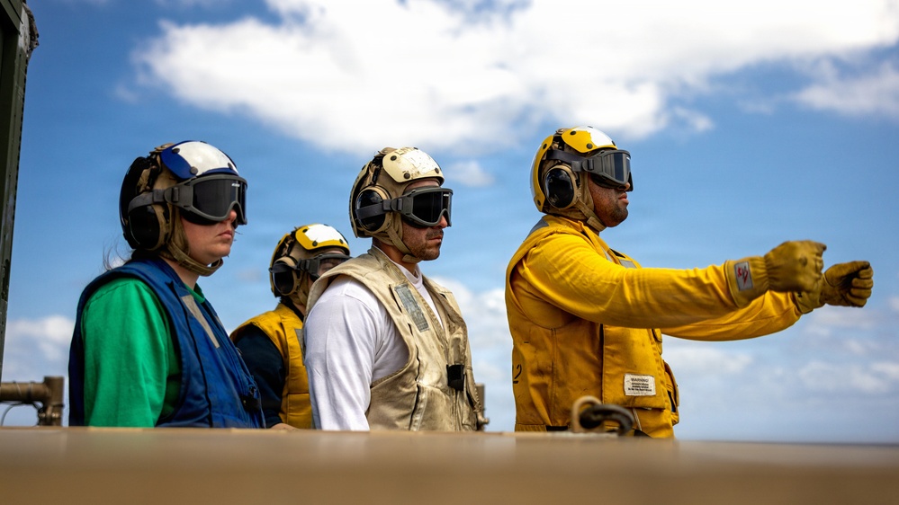 11th MEU Marines, Sailors Conduct Flight Operations Aboard USS Comstock