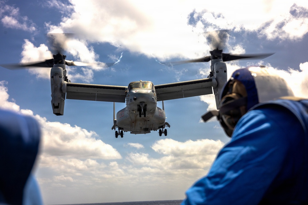 11th MEU Marines, Sailors Conduct Flight Operations Aboard USS Comstock