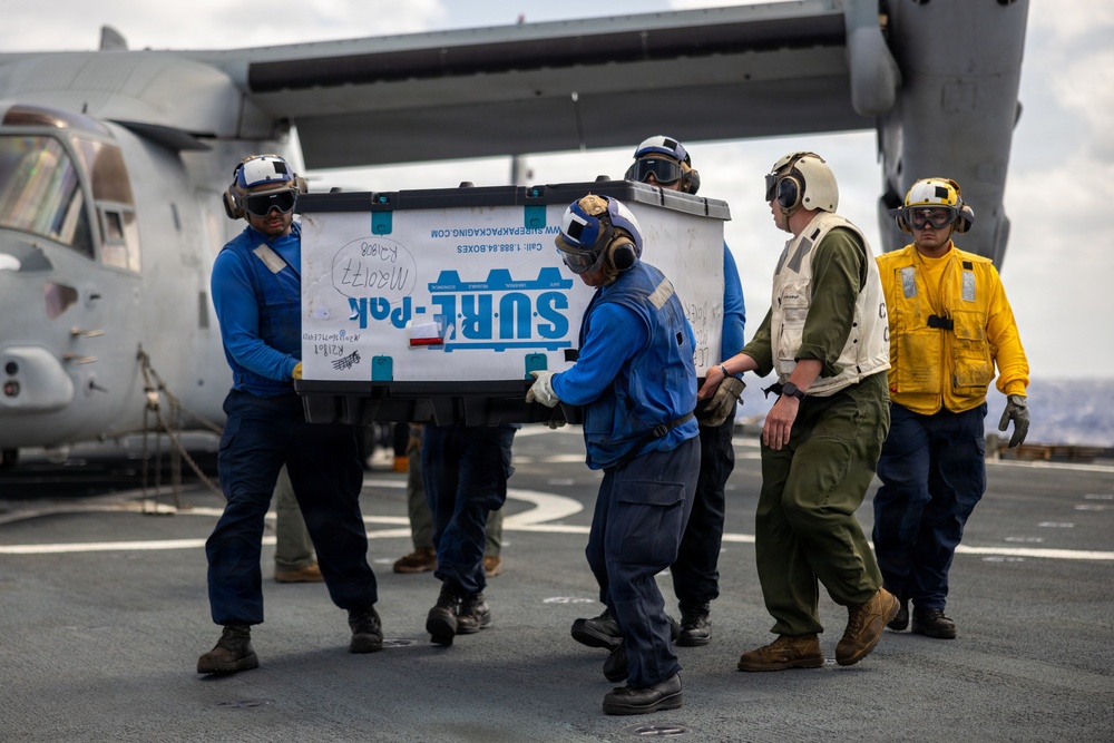 11th MEU Marines, Sailors Conduct Flight Operations Aboard USS Comstock