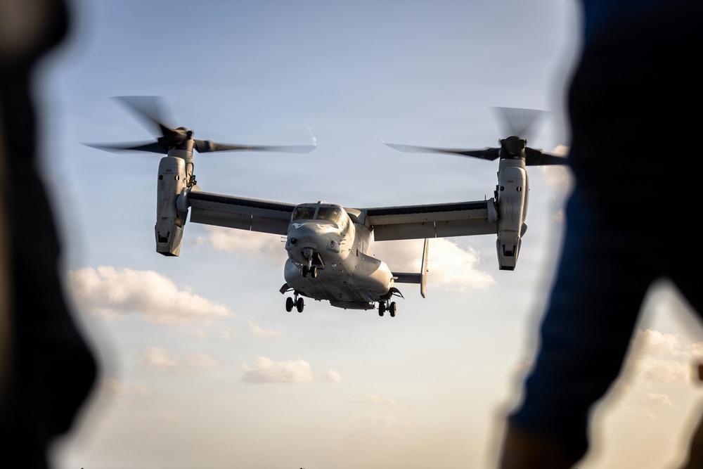 11th MEU Marines, Sailors Conduct Flight Operations Aboard USS Comstock
