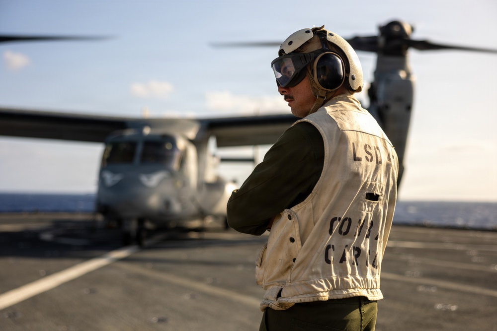 11th MEU Marines, Sailors Conduct Flight Operations Aboard USS Comstock