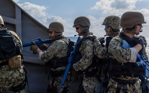 VBSS Exercise aboard USS Gonzalez (DDG 66)