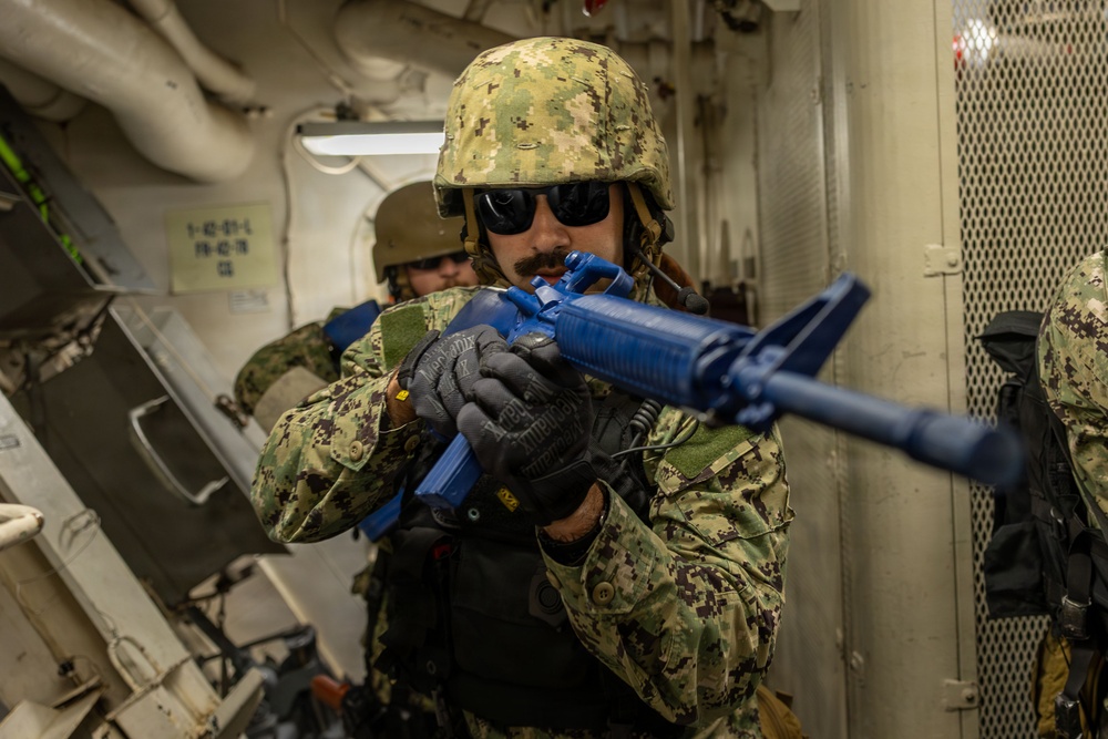 VBSS Exercise aboard USS Gonzalez (DDG 66)
