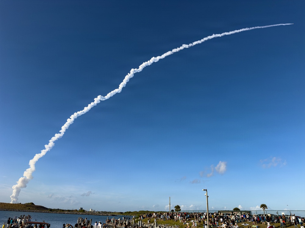 Coast Guard Auxiliary promotes safe boating during NASA Artemis II launch